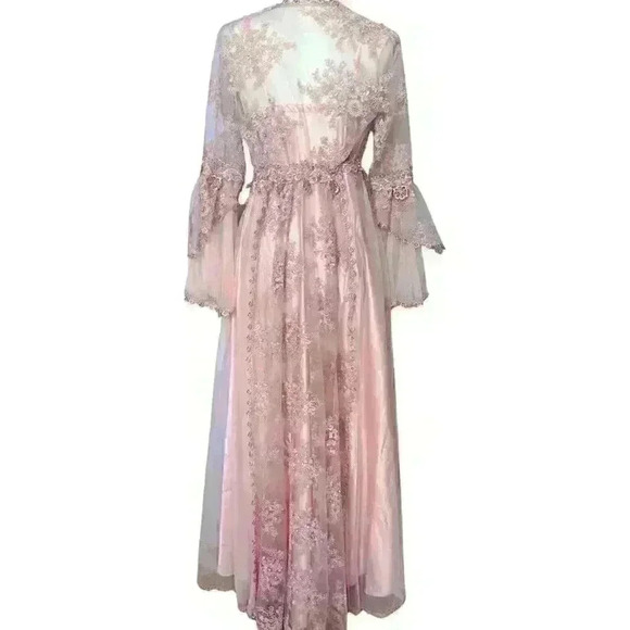 Luxurious Pink Satin and Lace Bridal Night Dress and Robe - Picture 6 of 6